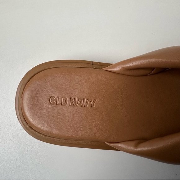 old navy tan Thong Platform Sandals - Picture 7 of 13